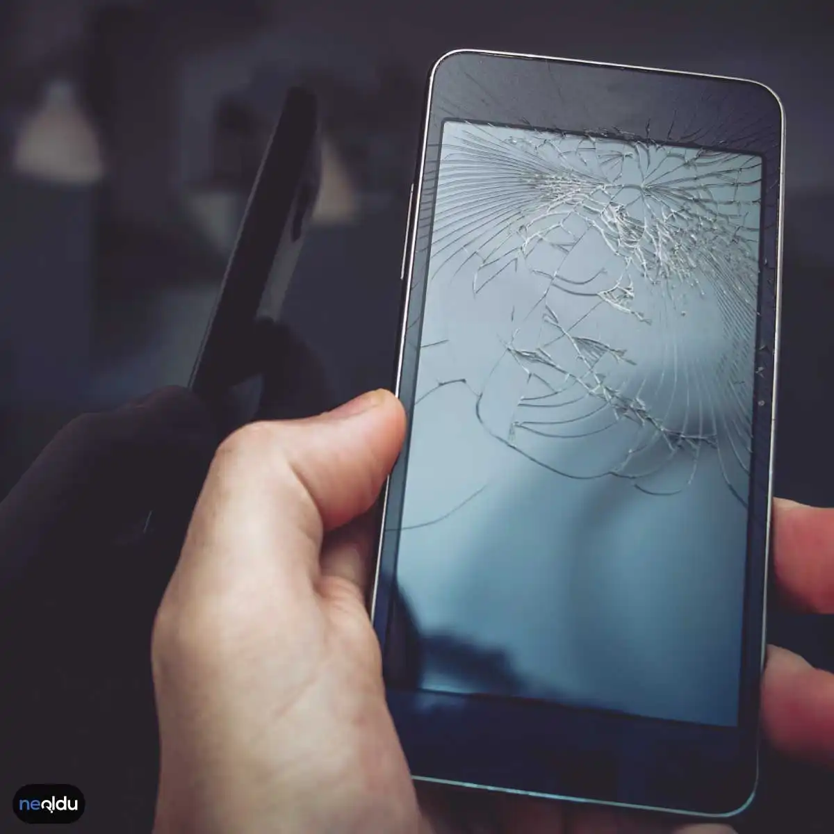 Telefon Ekranındaki Çizik ve Çatlakları Giderme Yöntemleri