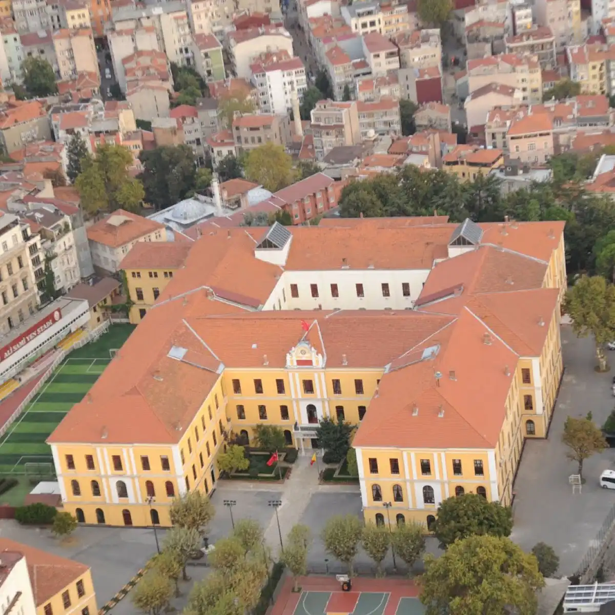 İstanbul'daki Tarihi Okullar