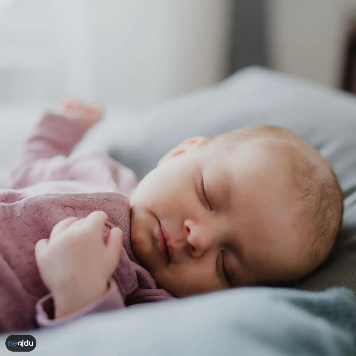 Bebeği Sallayarak Uyutmanın Zararları