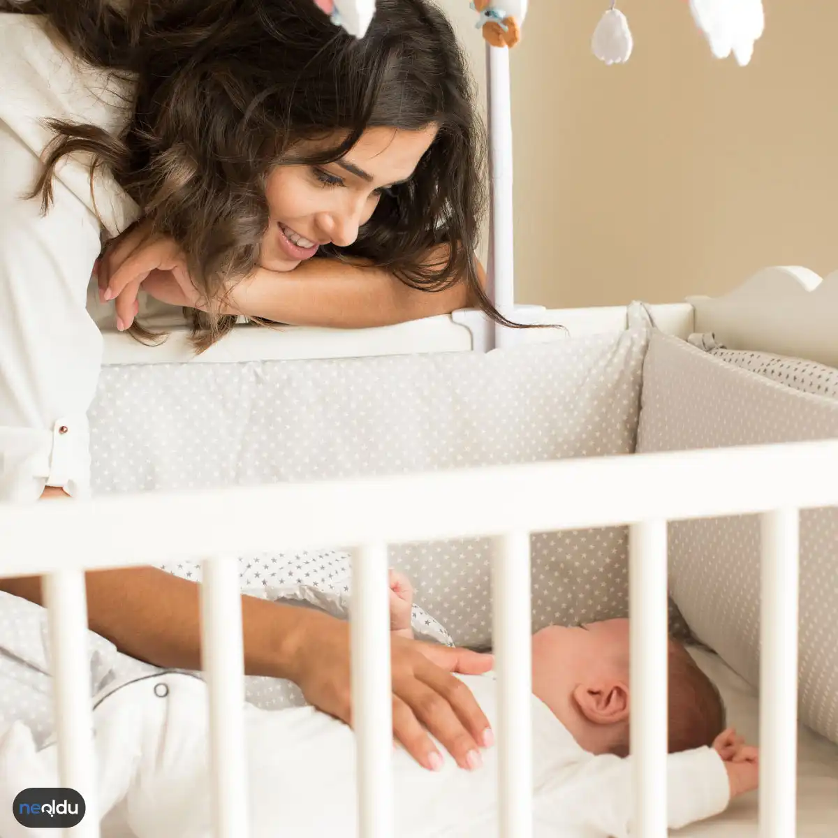 Bebeği Sallayarak Uyutmanın Zararları