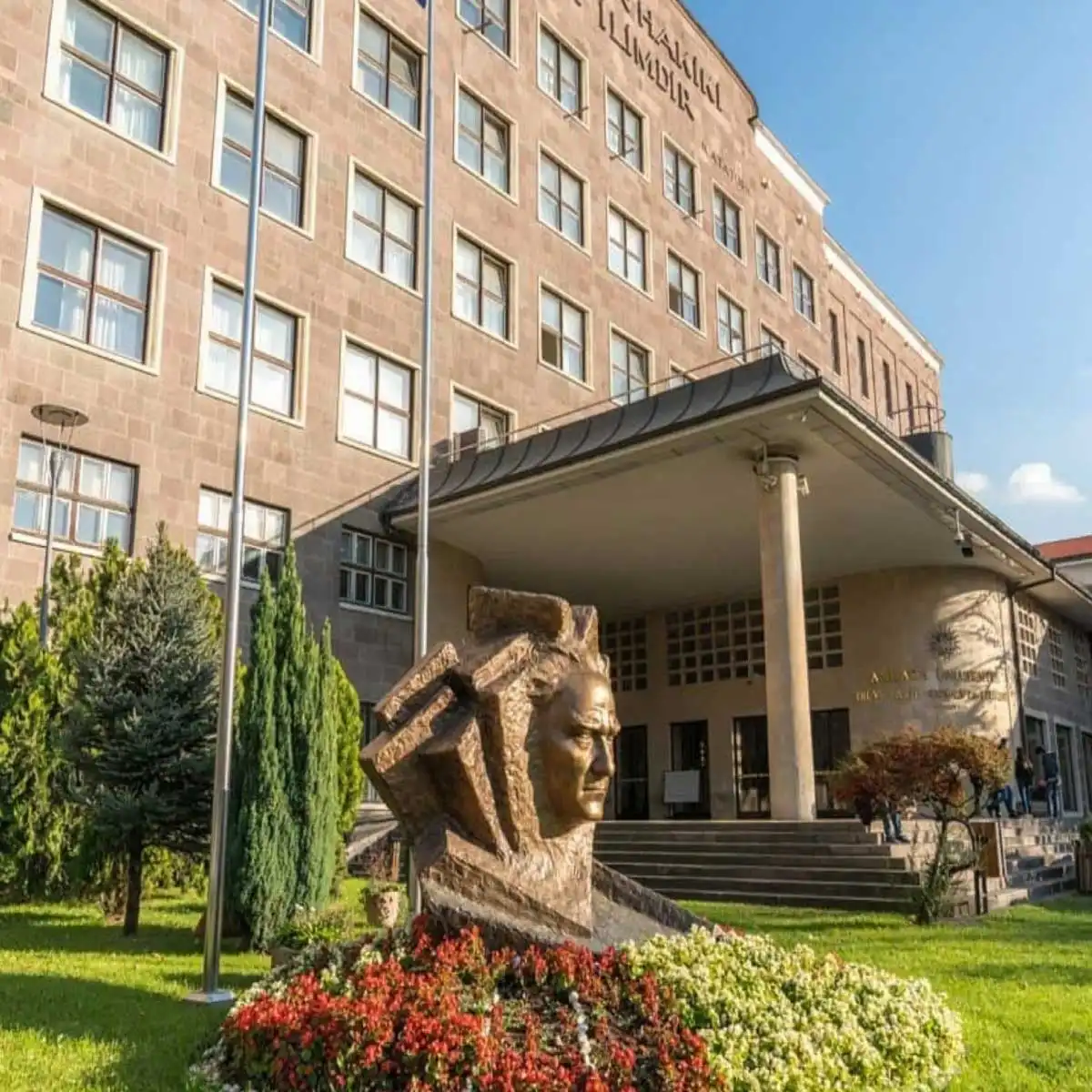 Türkiye'nin En İyi Yazılım Mühendisliği Üniversiteleri Ankara Üniversitesi 