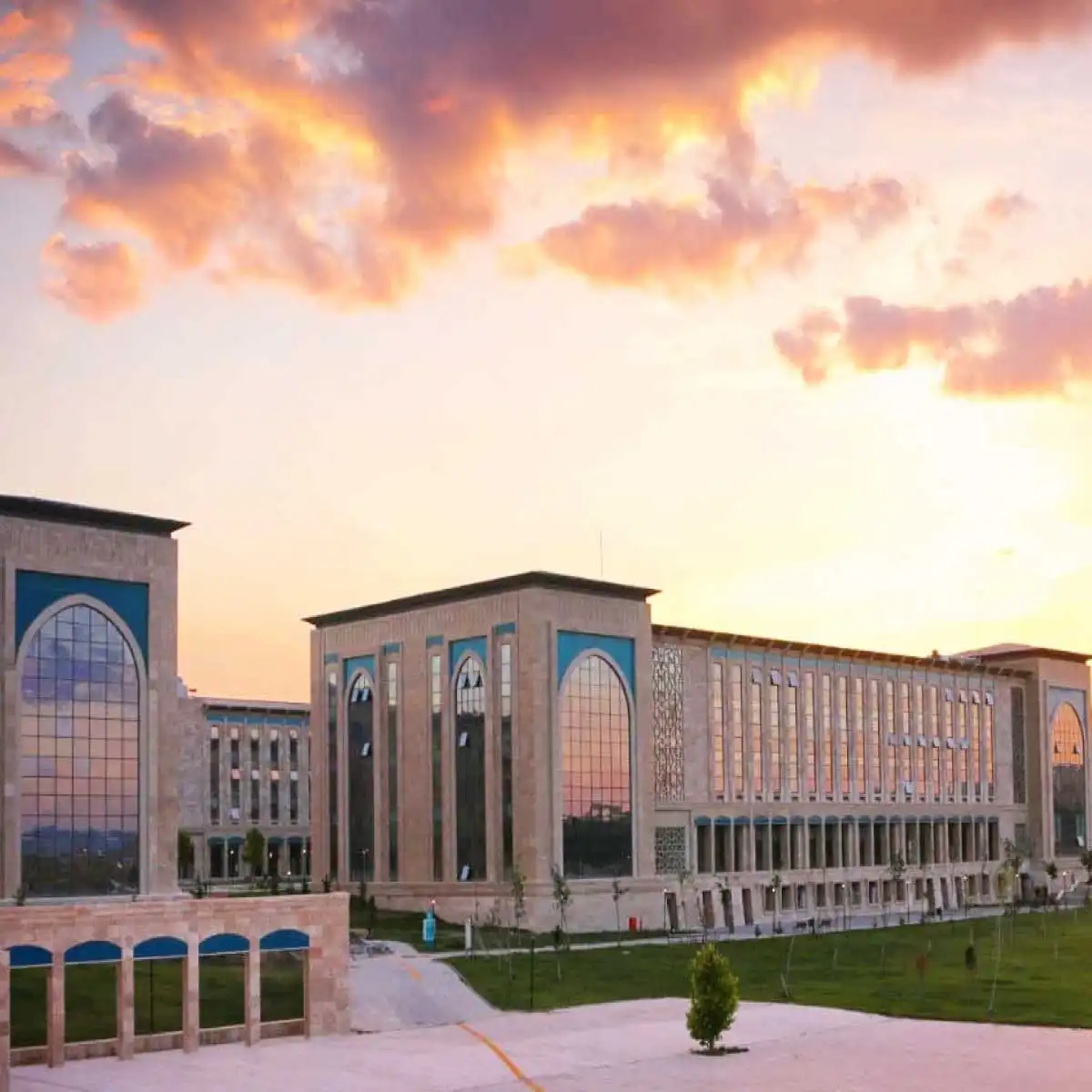 Türkiye'nin En İyi Yazılım Mühendisliği Üniversiteleri Ankara Yıldırım Beyazıt Üniversitesi 