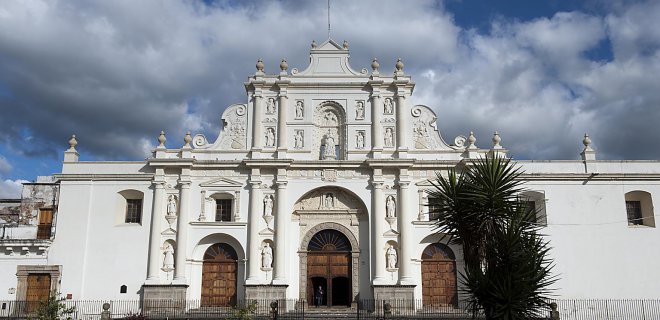 antigua-guatemala-katedrali.jpg