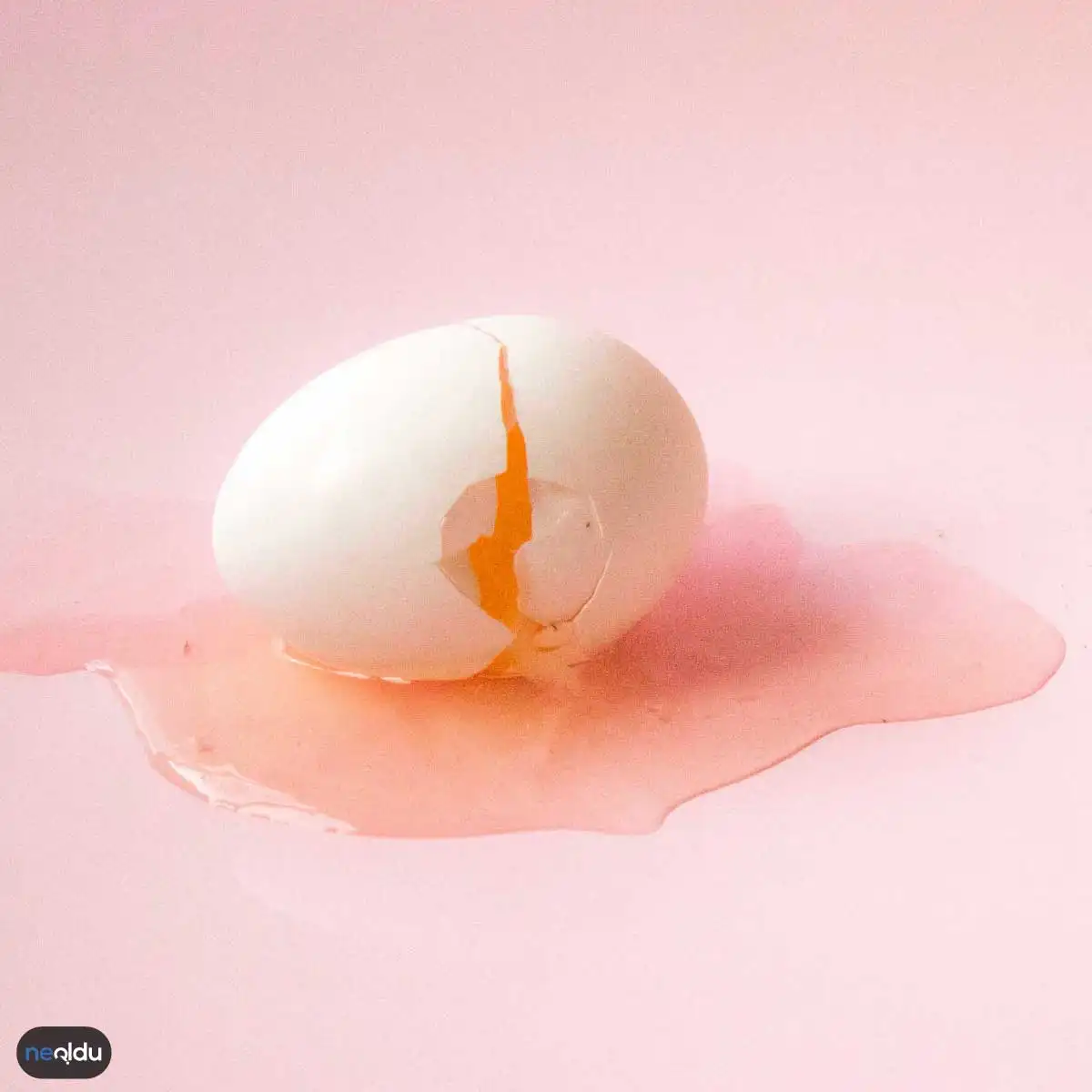 Разбитое яйцо. Яичница без желтка. 42 Яйцо. Девушка с куриным яйцом. К чему снится разбить яйца во сне
