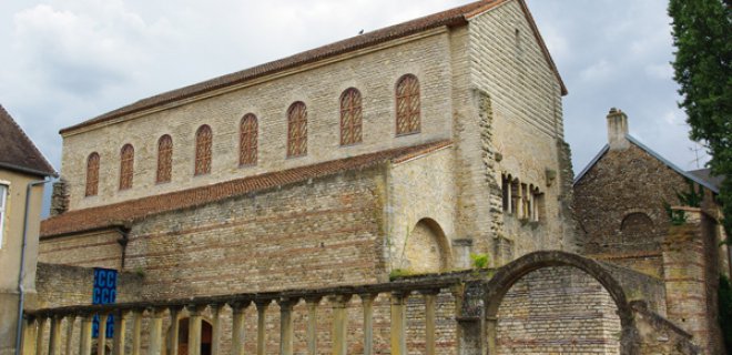 aziz-pierre-aux-nonnains-bazilikasi.jpg