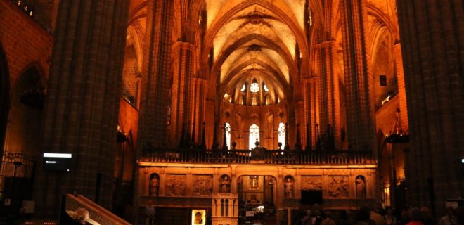barcelona katedrali iç kısım