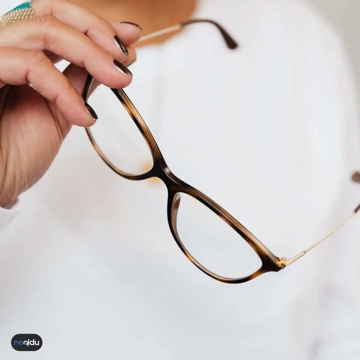 Gözlük Temizli ve Bakımı | Gözlük Camı Temizleme Yöntemleri