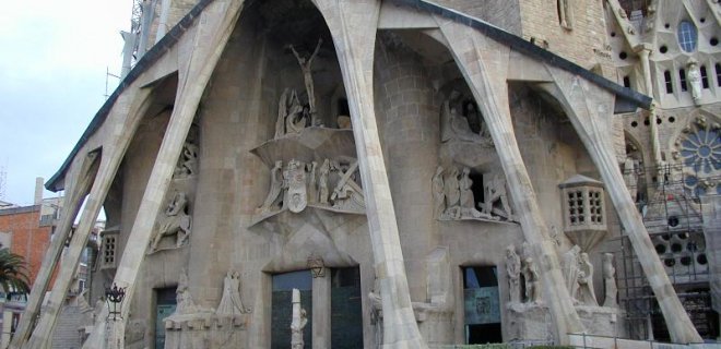 Sagrada Familia Bazilikası Batı Cephesi