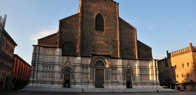san-petronio-bazilikasi.jpg