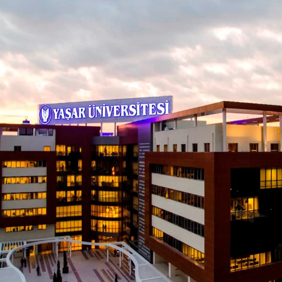 Türkiye'nin En İyi Yazılım Mühendisliği Üniversiteleri Yaşar Üniversitesi 